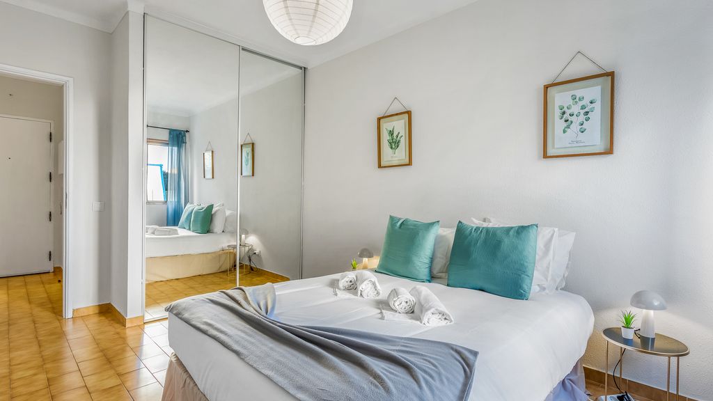 Ocean Breeze 1 BDR Flat in Portimão by LovelyStay