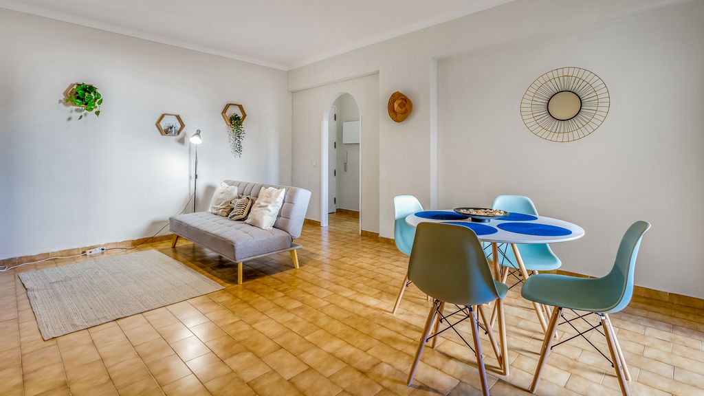 Ocean Breeze 1 BDR Flat in Portimão by LovelyStay