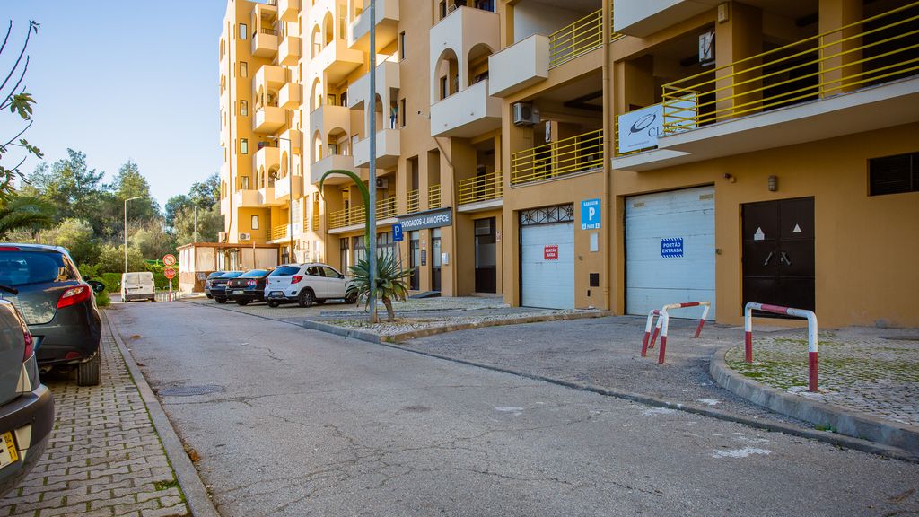 Ocean Breeze 1 BDR Flat in Portimão by LovelyStay