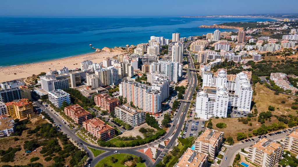 Ocean Breeze 1 BDR Flat in Portimão by LovelyStay