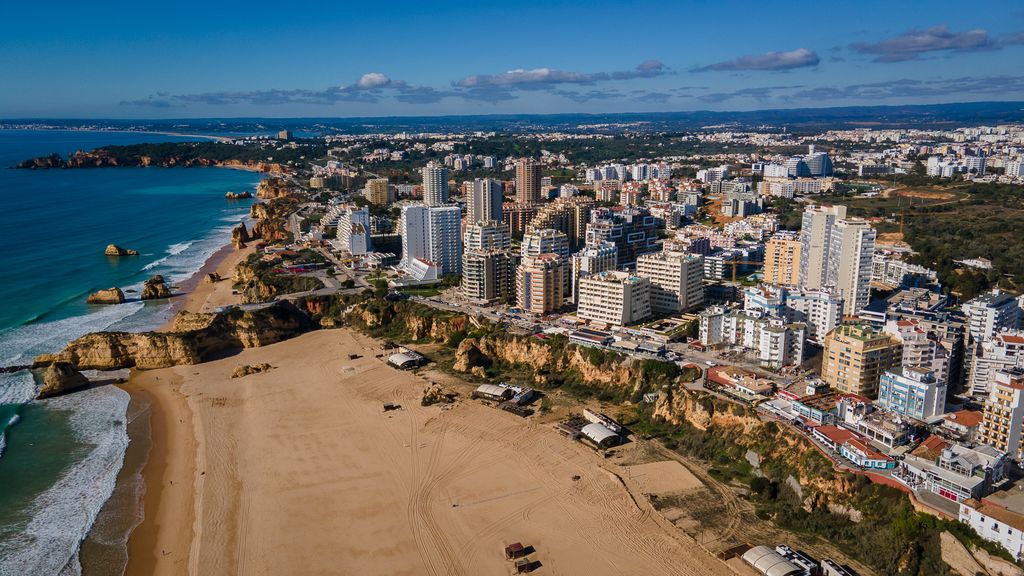 Ocean Breeze 1 BDR Flat in Portimão by LovelyStay