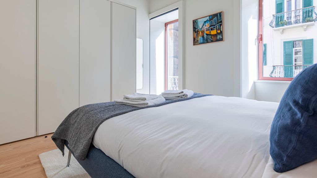 Deluxe 2BDR Apartment W/ Patio by LovelyStay