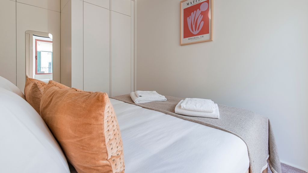 Deluxe 2BDR Apartment W/ Patio by LovelyStay