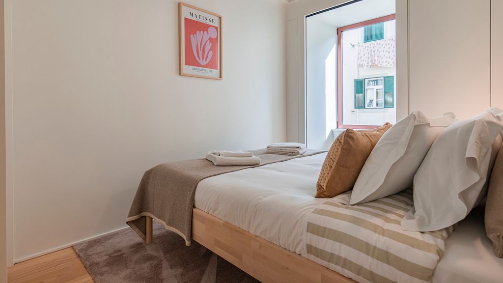 Deluxe 2BDR Apartment W/ Patio by LovelyStay