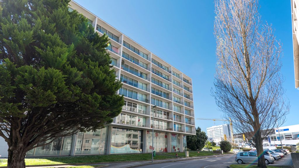 Casas Brancas w/ Balcony & Parking by LovelyStay