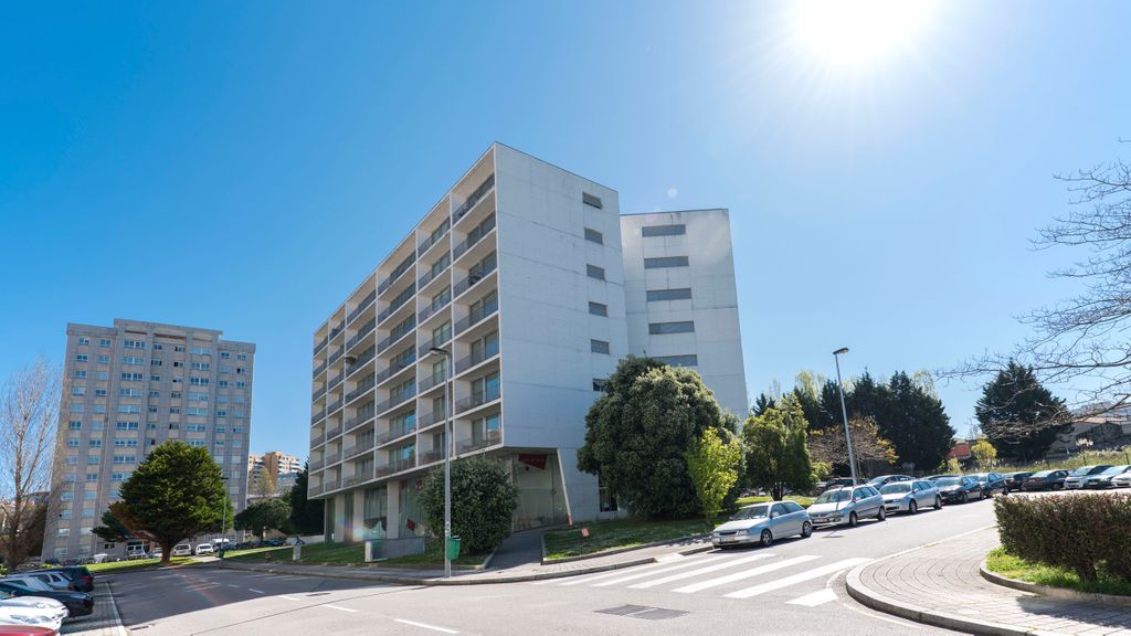 Casas Brancas w/ Balcony & Parking by LovelyStay