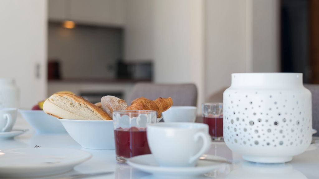 Casas Brancas w/ Balcony & Parking by LovelyStay