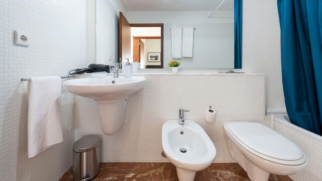Casas Brancas w/ Balcony & Parking by LovelyStay