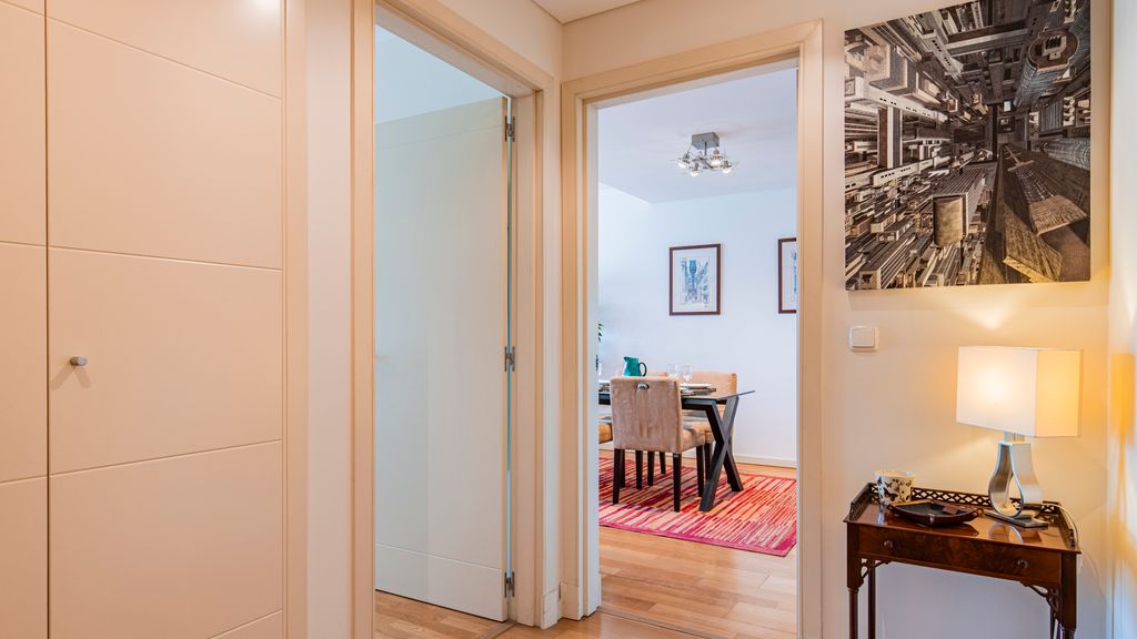 Fancy Apartment W/Metro at Doorstep by LovelyStay