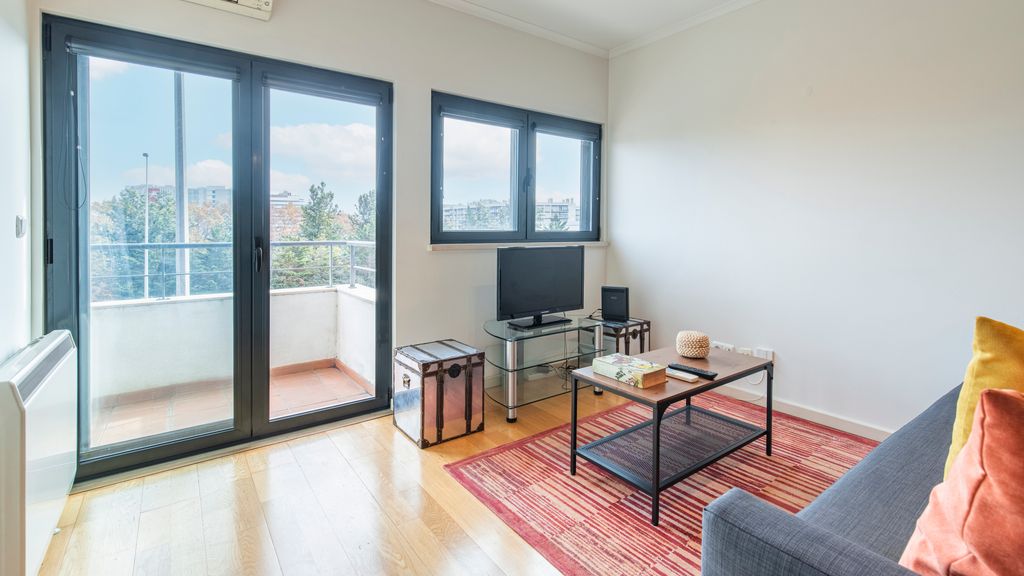 Fancy Apartment W/Metro at Doorstep by LovelyStay