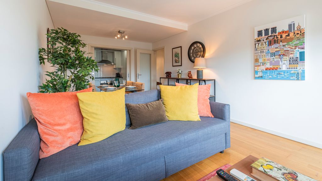 Fancy Apartment W/Metro at Doorstep by LovelyStay