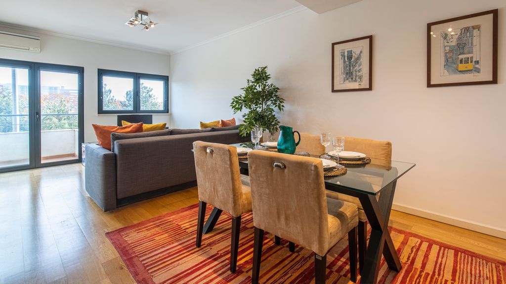 Fancy Apartment W/Metro at Doorstep by LovelyStay