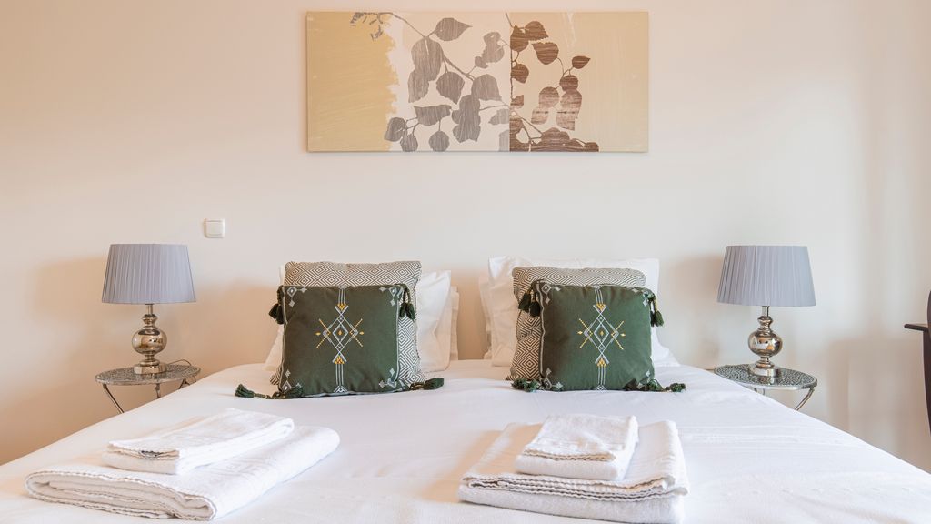 Fancy Apartment W/Metro at Doorstep by LovelyStay