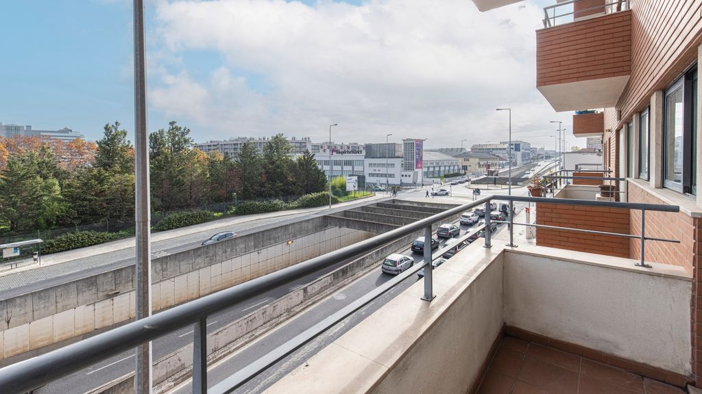 Fancy Apartment W/Metro at Doorstep by LovelyStay