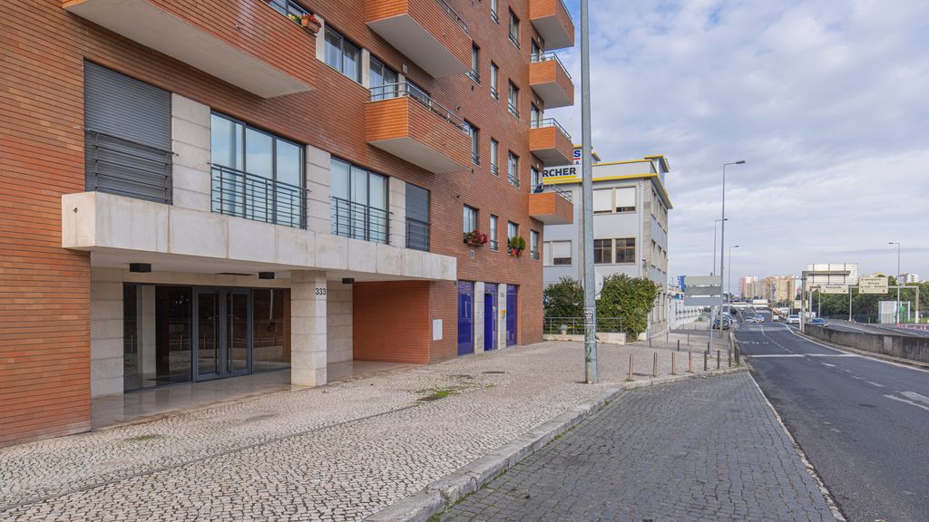 Fancy Apartment W/Metro at Doorstep by LovelyStay