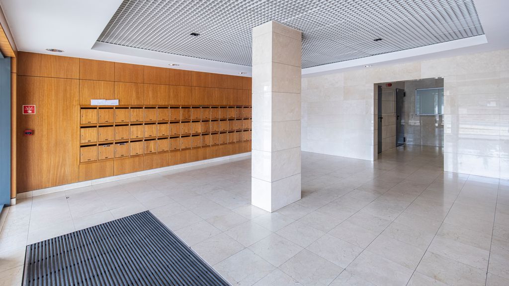 Fancy Apartment W/Metro at Doorstep by LovelyStay