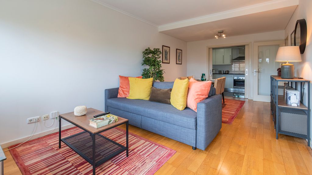 Fancy Apartment W/Metro at Doorstep by LovelyStay