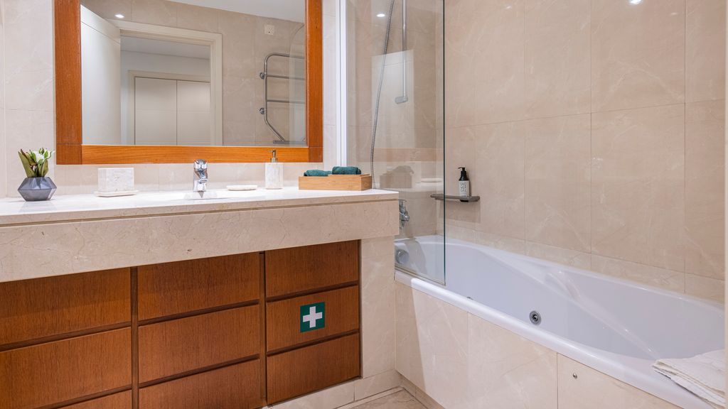 Fancy Apartment W/Metro at Doorstep by LovelyStay