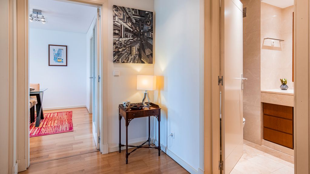 Fancy Apartment W/Metro at Doorstep by LovelyStay