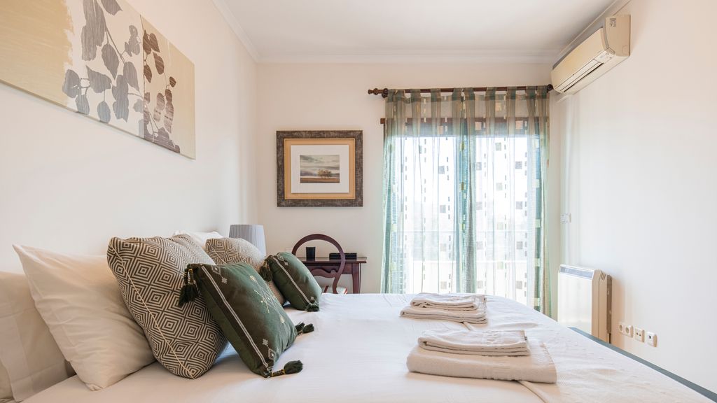 Fancy Apartment W/Metro at Doorstep by LovelyStay