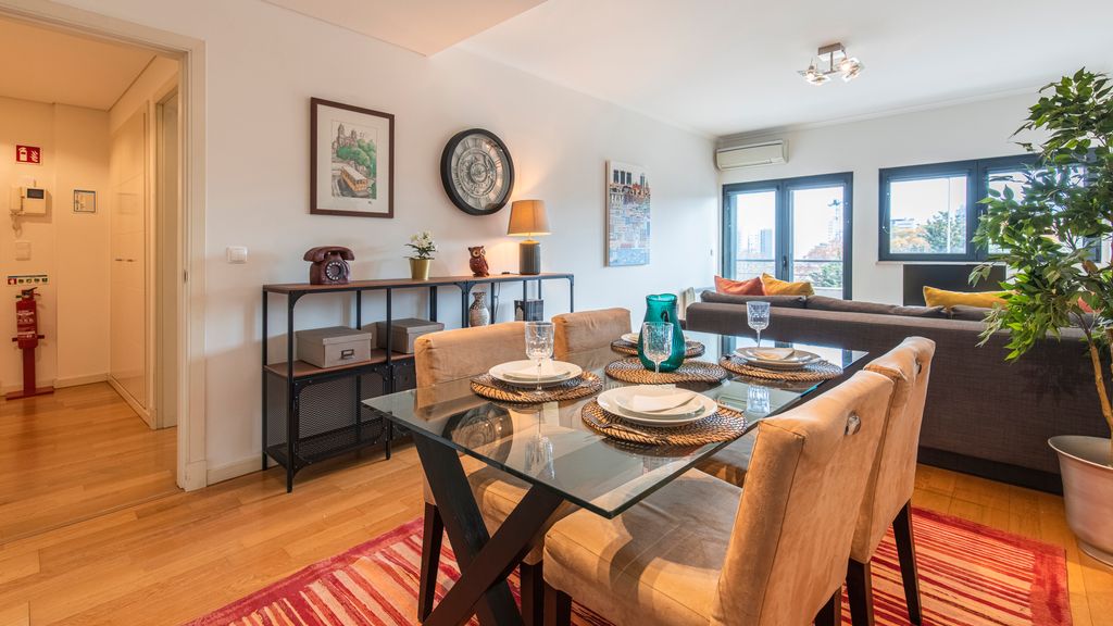 Fancy Apartment W/Metro at Doorstep by LovelyStay