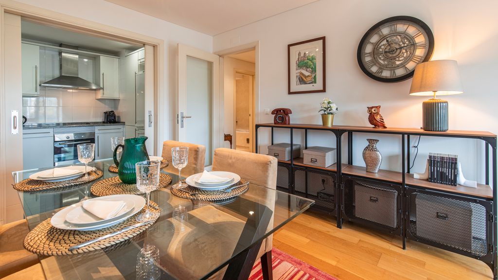 Fancy Apartment W/Metro at Doorstep by LovelyStay