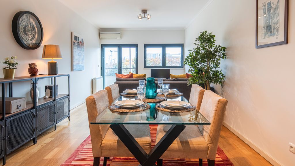 Fancy Apartment W/Metro at Doorstep by LovelyStay