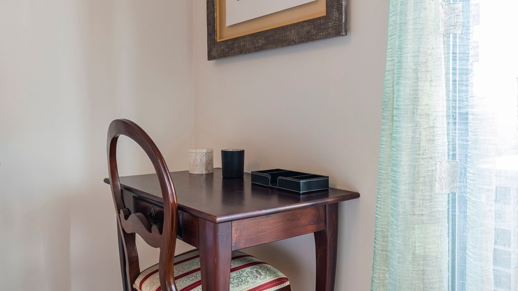 Fancy Apartment W/Metro at Doorstep by LovelyStay