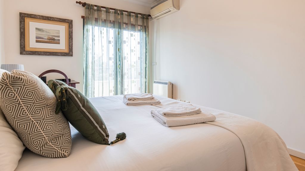 Fancy Apartment W/Metro at Doorstep by LovelyStay