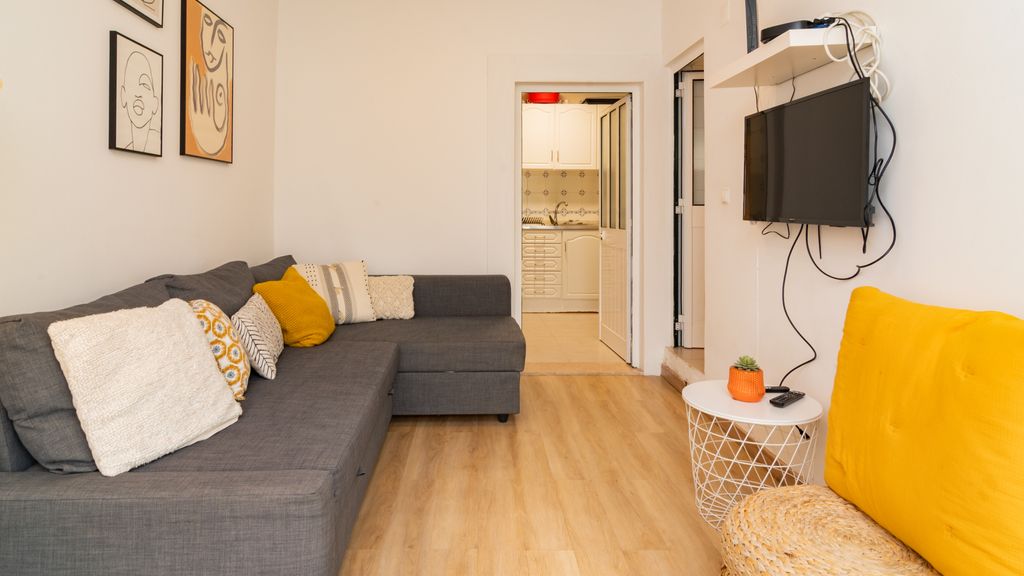 Lovely & Bright Family Flat W/ Patio