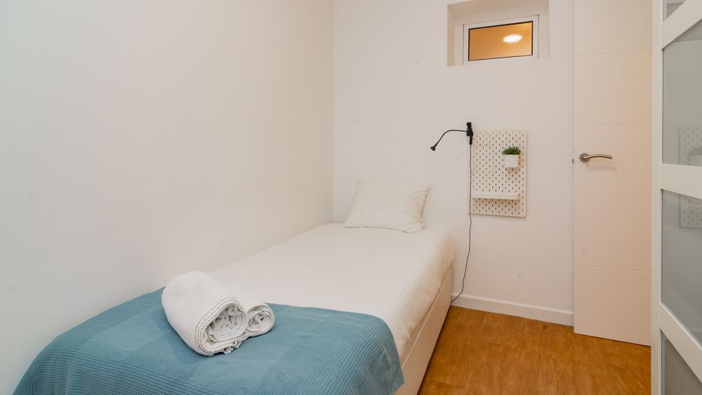 Lovely & Bright Family Flat W/ Patio