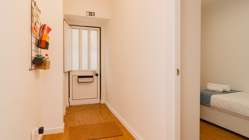 Lovely & Bright Family Flat W/ Patio