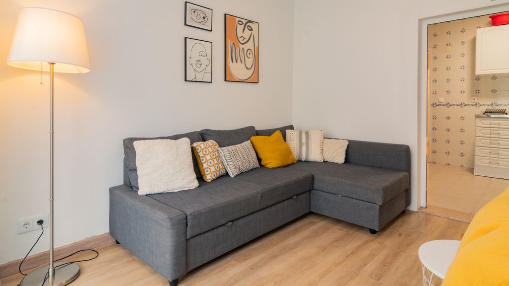 Lovely & Bright Family Flat W/ Patio