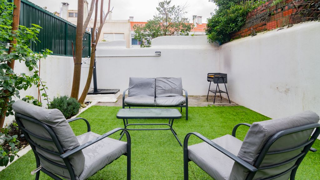Lovely & Bright Family Flat W/ Patio