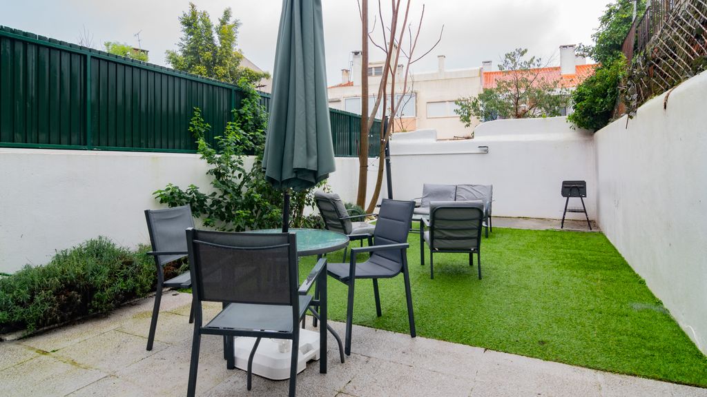 Lovely & Bright Family Flat W/ Patio
