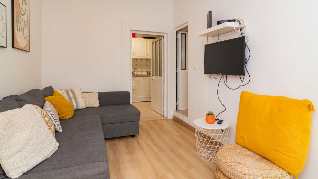 Lovely & Bright Family Flat W/ Patio