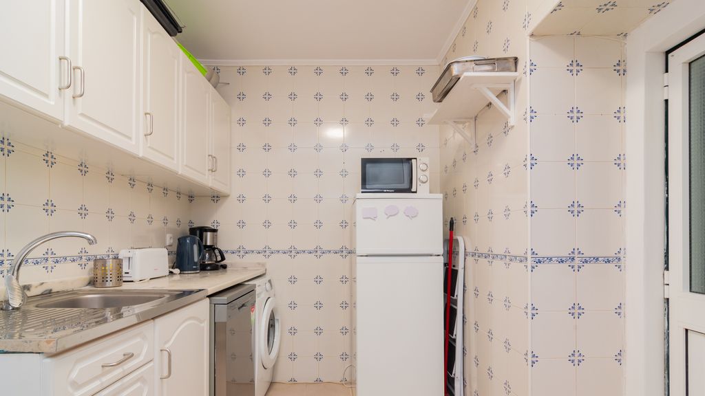 Lovely & Bright Family Flat W/ Patio
