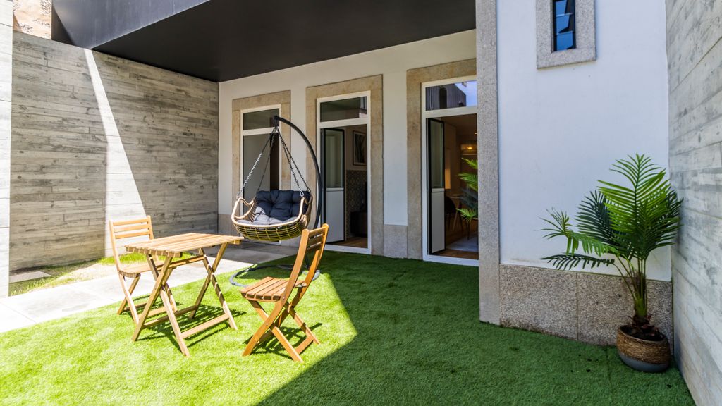 Almada 551 - 0.2 l Private Garden by LovelyStay