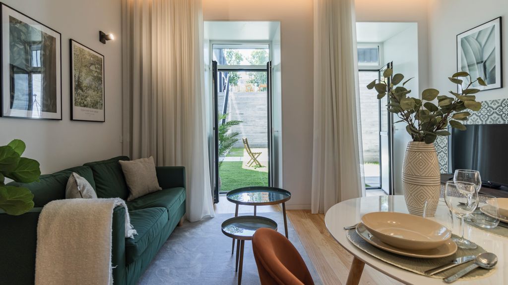Almada 551 - 0.2 l Private Garden by LovelyStay