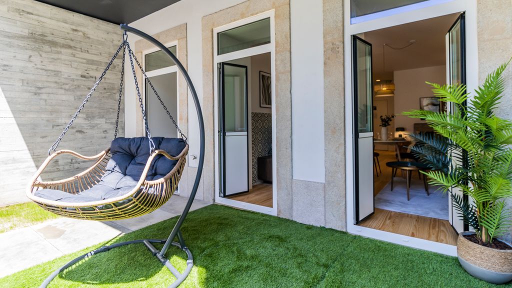Almada 551 - 0.2 l Private Garden by LovelyStay
