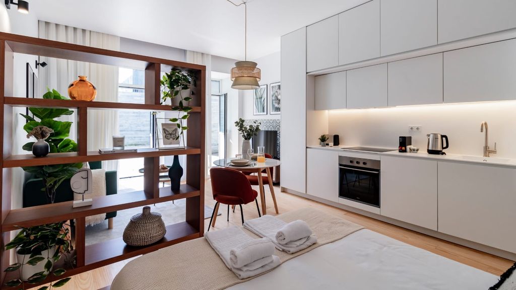 Almada 551 - 0.2 l Private Garden by LovelyStay