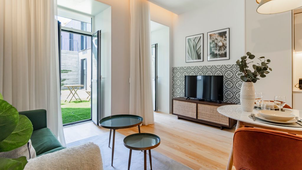 Almada 551 - 0.2 l Private Garden by LovelyStay