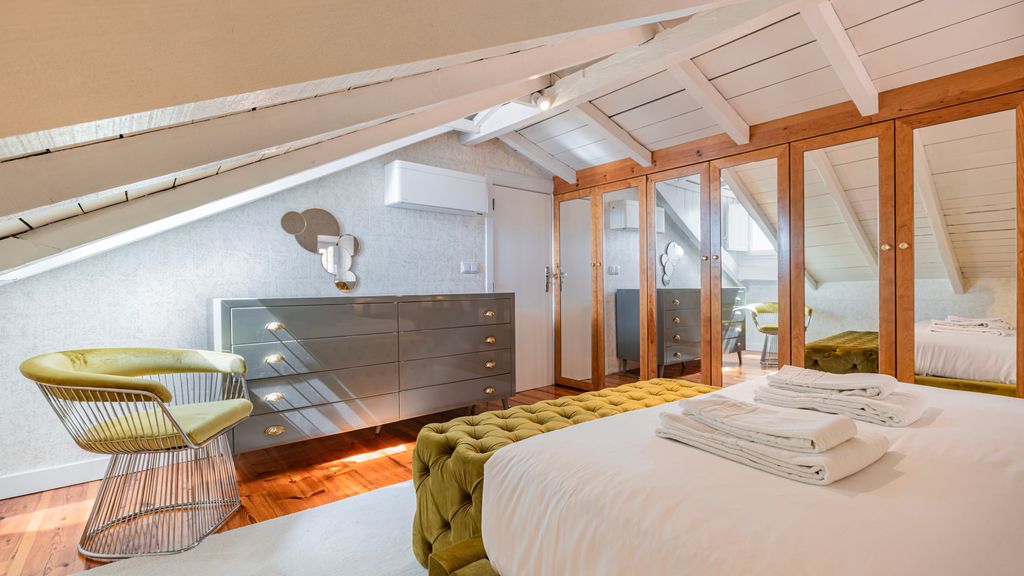 Luxury Duplex W/ River View by LovelyStay