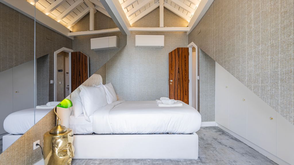 Luxury Duplex W/ River View by LovelyStay