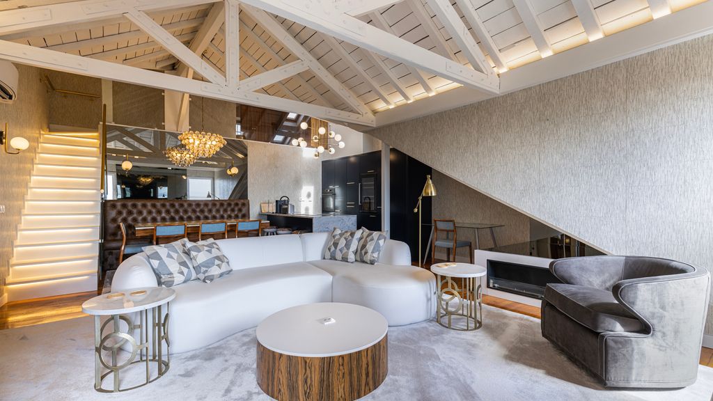 Luxury Duplex W/ River View by LovelyStay