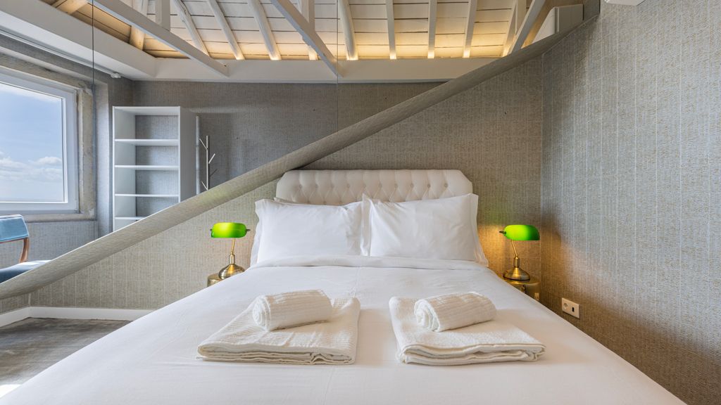Luxury Duplex W/ River View by LovelyStay