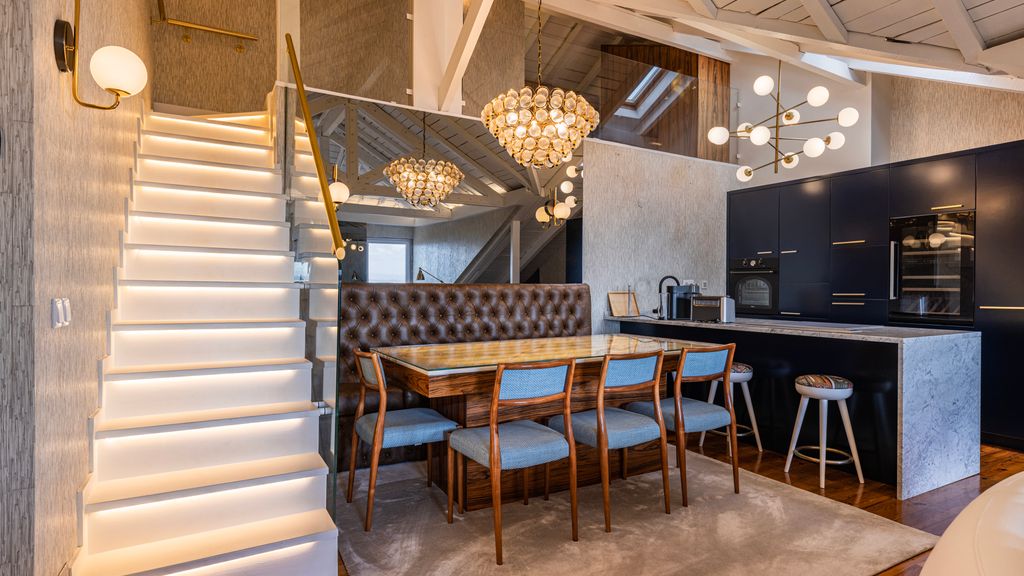 Luxury Duplex W/ River View by LovelyStay