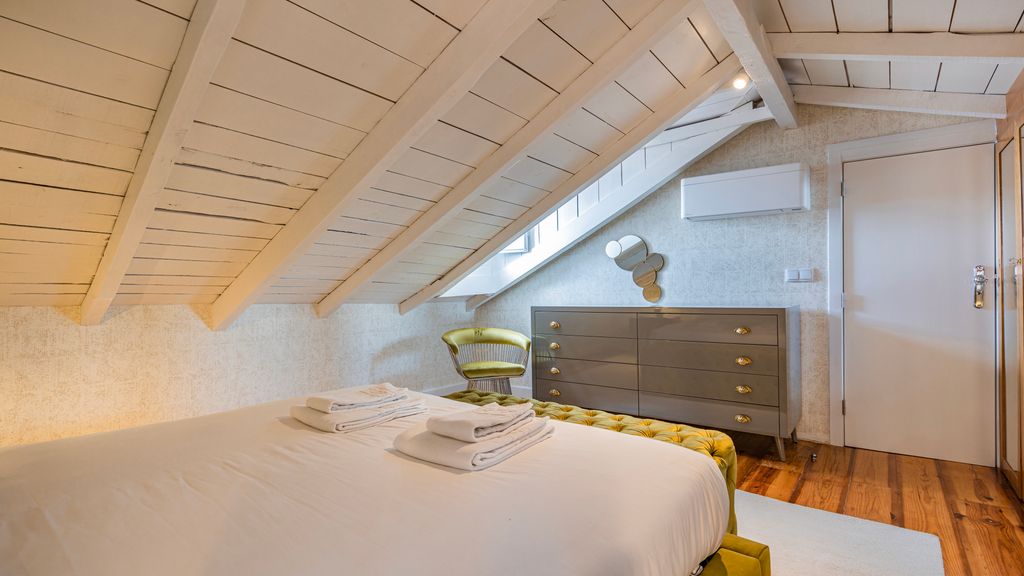 Luxury Duplex W/ River View by LovelyStay