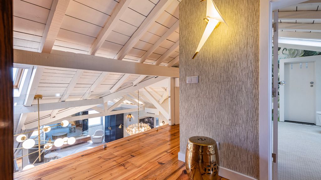 Luxury Duplex W/ River View by LovelyStay