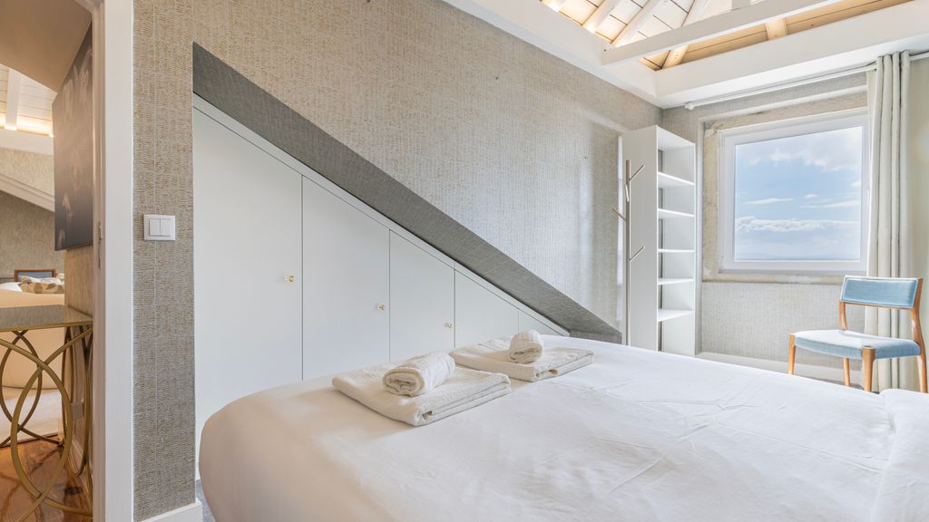 Luxury Duplex W/ River View by LovelyStay
